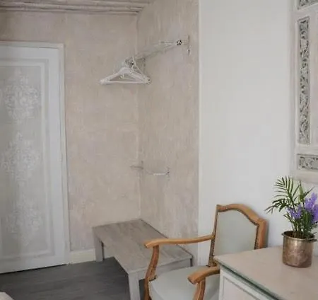 Petite Chambre 2 Personnes Dans Maison D'Artiste Centre Ville *